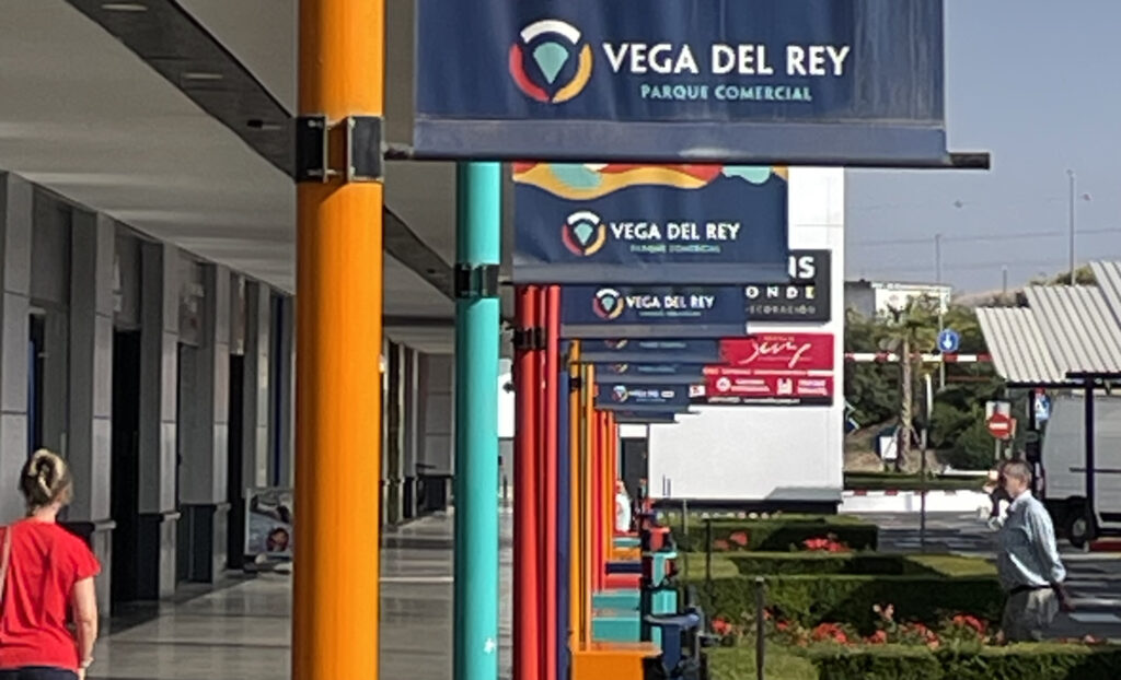 Ya están de rebajas en el Parque Comercial Vega del Rey.