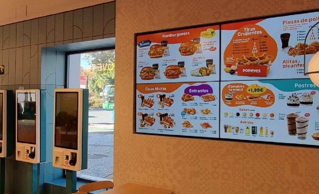 Popeyes inaugura su nuevo restaurante en la manzana de la Barqueta gracias a las gestiones de Bacaf Real Estate.