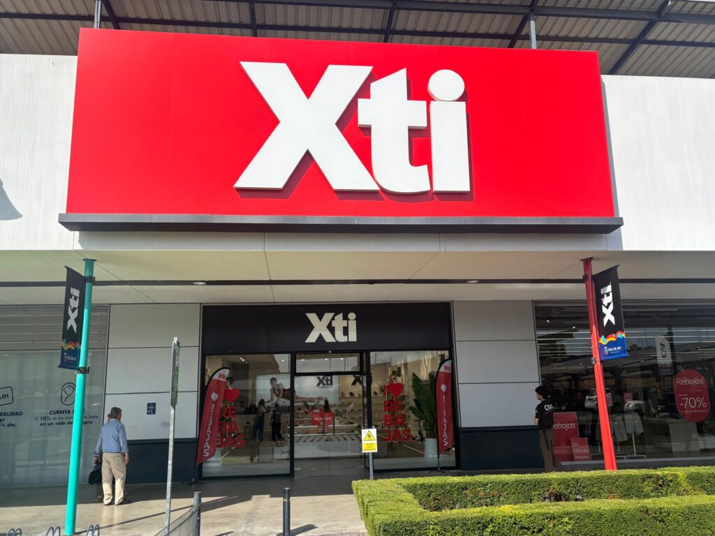 Xti abre en el Parque Comercial Vega del Rey gracias a la gestión de Bacaf Real Estate.